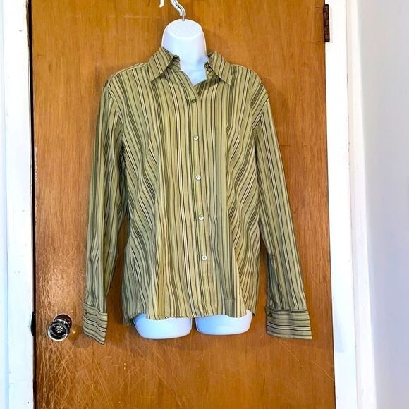 New York&Co blouse! EUC! Button down! Size XL! Green! Great for any occasion - Picture 1 of 5